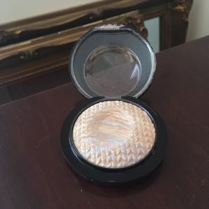 MAC Lightscapade MSF highlighter
